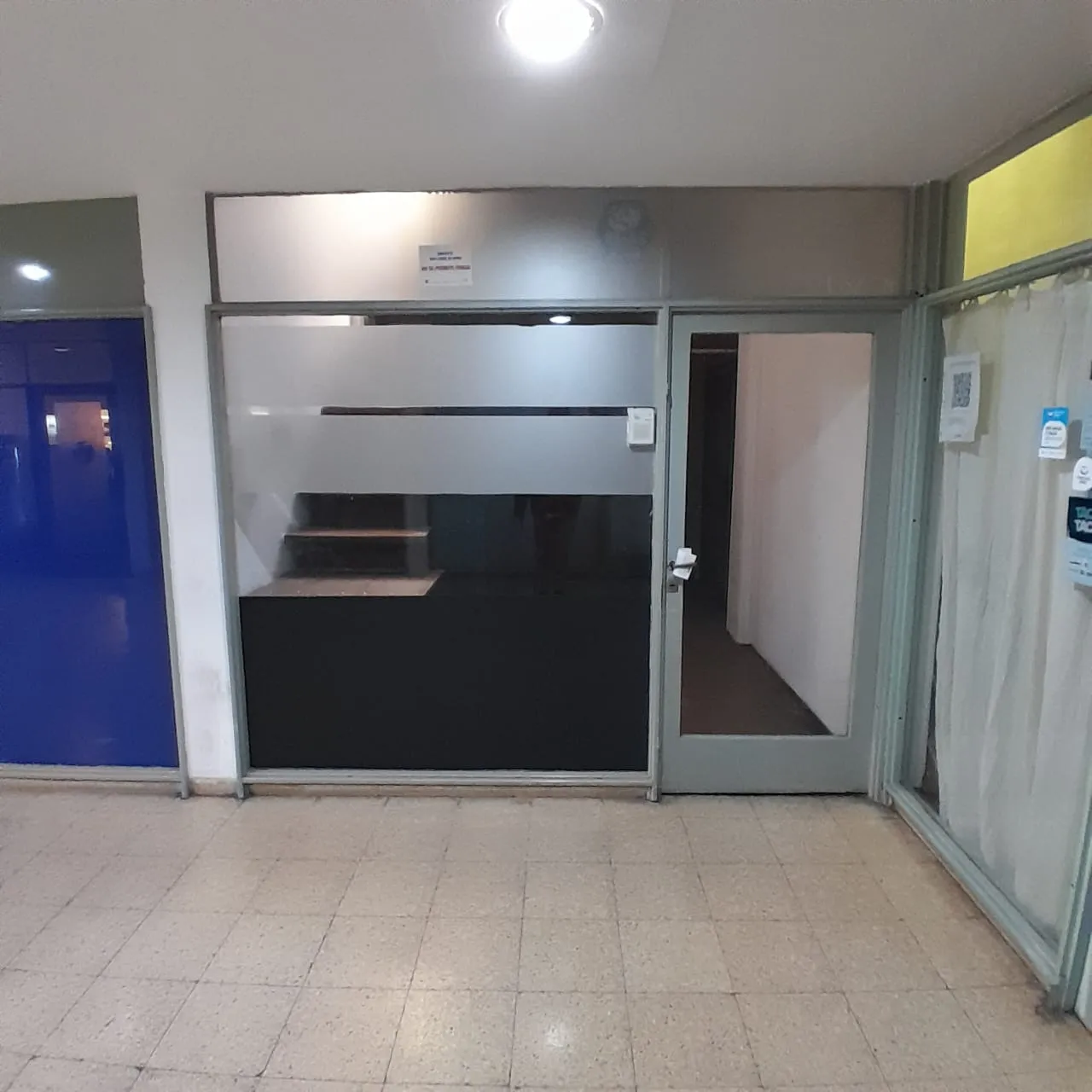 OPORTUNIDAD! OFICINA /LOCAL COMERCIAL EN GALERIA IBERIA!