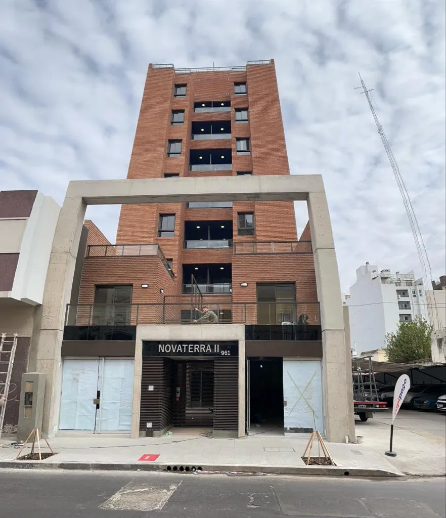 HERMOSO LOCAL COMERCIAL ZONA ALBERDI, CALLE 27 DE ABRIL!