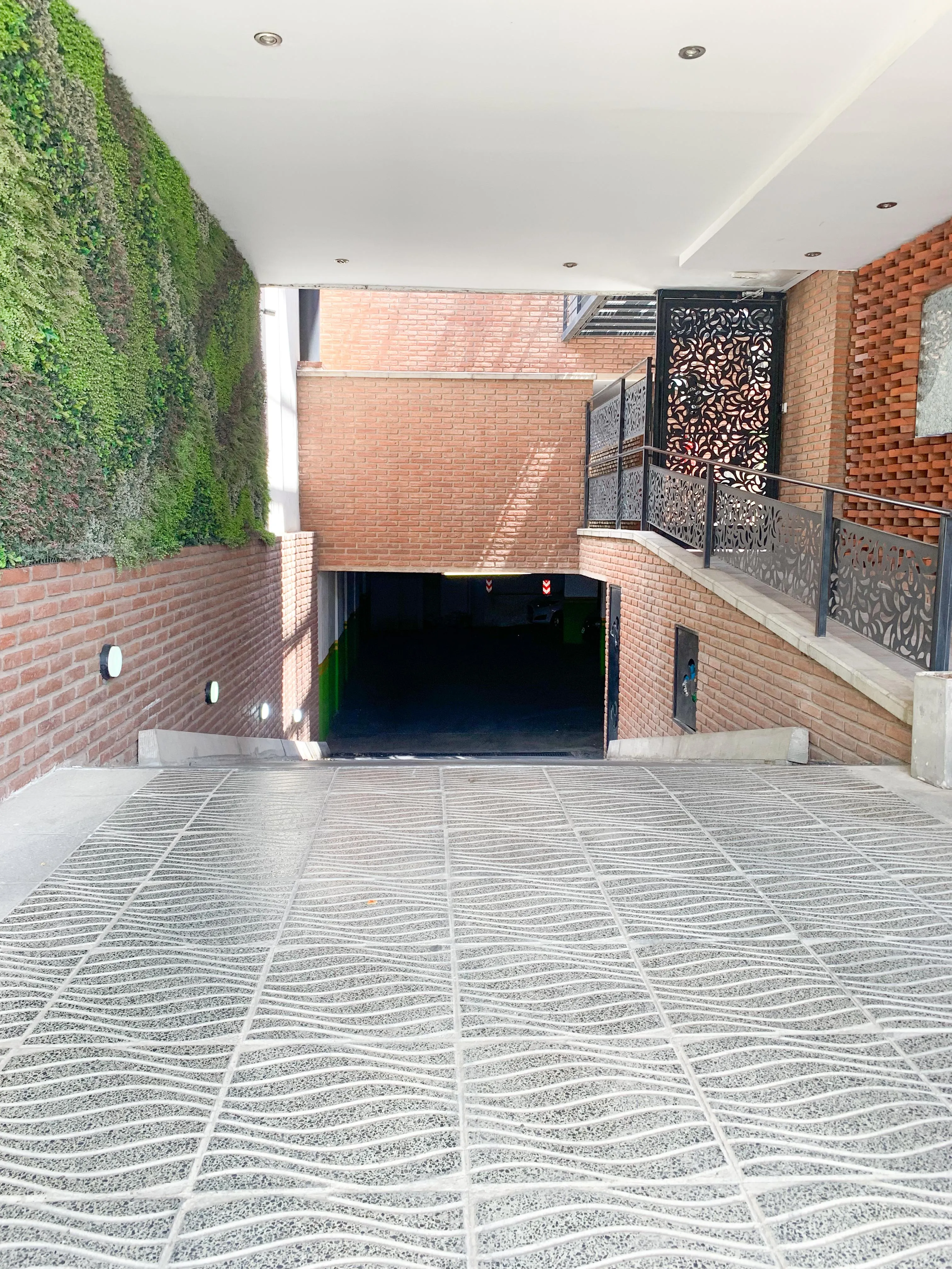 A CUADRAS DE HOSPITALES