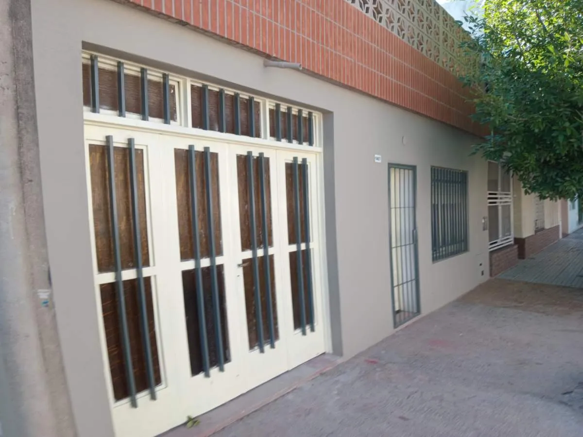 CASA DE 2 DORMITORIOS EN BARRIO GUAYAQUIL