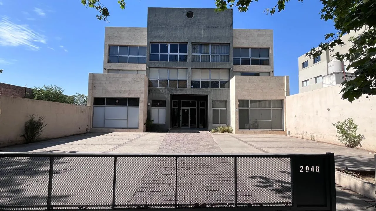 VENTA OFICINA Cerro de las Rosa a mts Mujer Urbana con RENTA