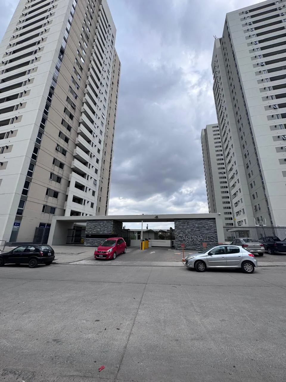COCHERA VENTA COMPLEJO CARDINALES ALTO PARANA SOBRE4 Av. COLON Y ZIPOLI