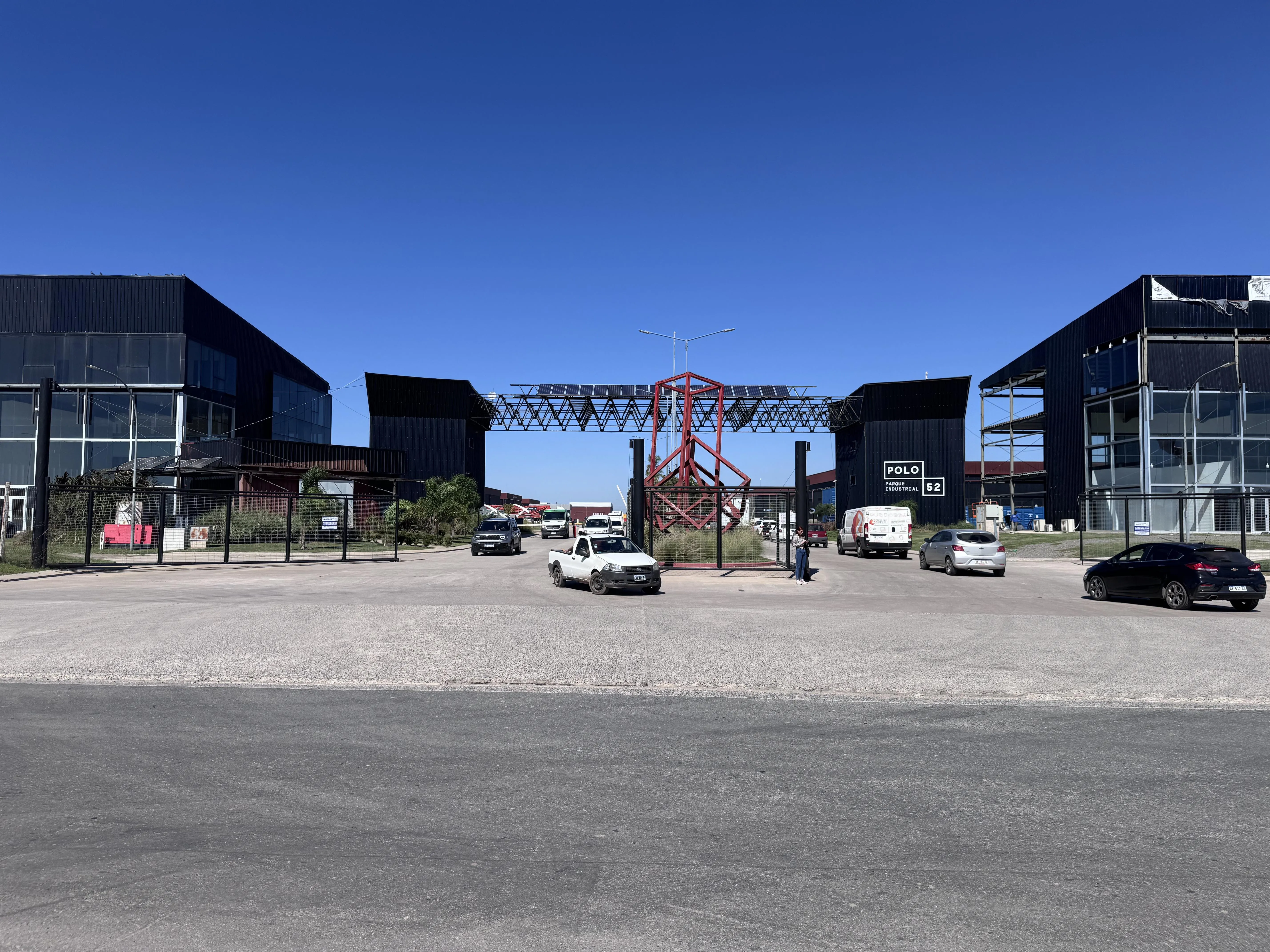 GALPON NAVE INDUSTRIAL POLO 52 con 1500 m2 cubiertos. Escritura y posesion Inmed...
