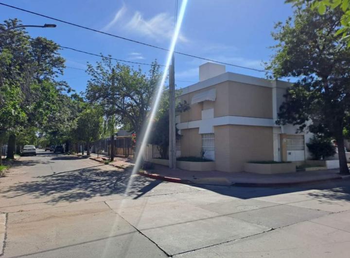Casa · 90m² · 6 Ambientes