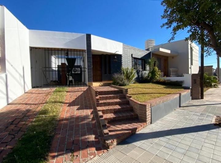 Casa · 99m² · 3 Dormitorios · 1 Cochera
