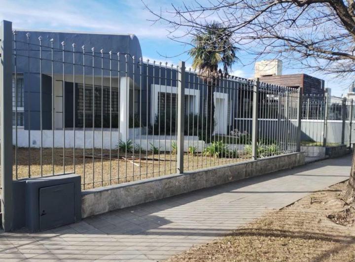 Casa · 400m² · 10 Ambientes · 4 Cocheras