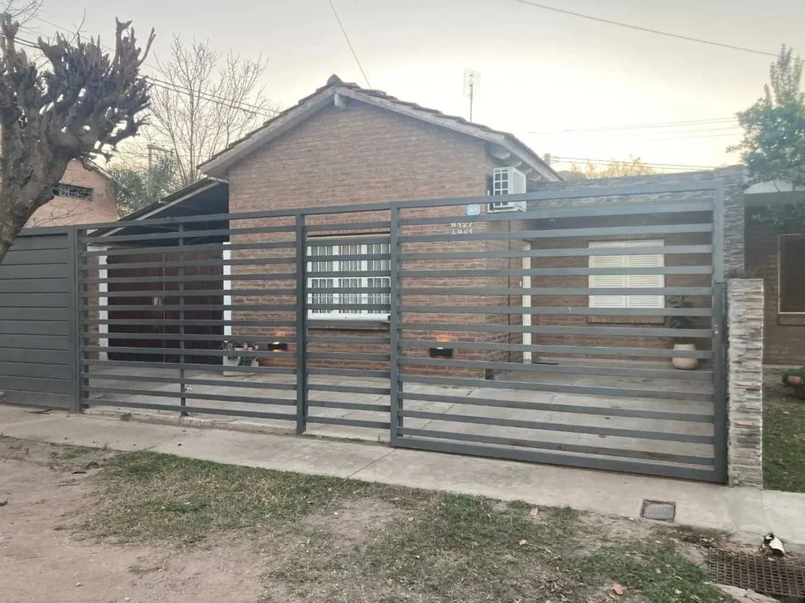 Venta de Casa con Pileta en Natania 19