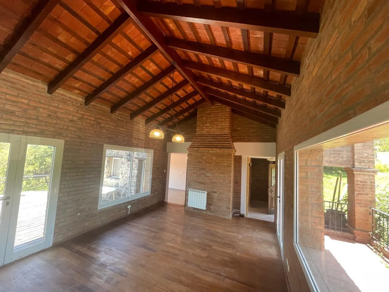 CASA EN ALQUILER - COUNTRY 4 HOJAS - 3 DORMITORIOS ,PPAL EN SUITE, COCHERA 4 AUT...