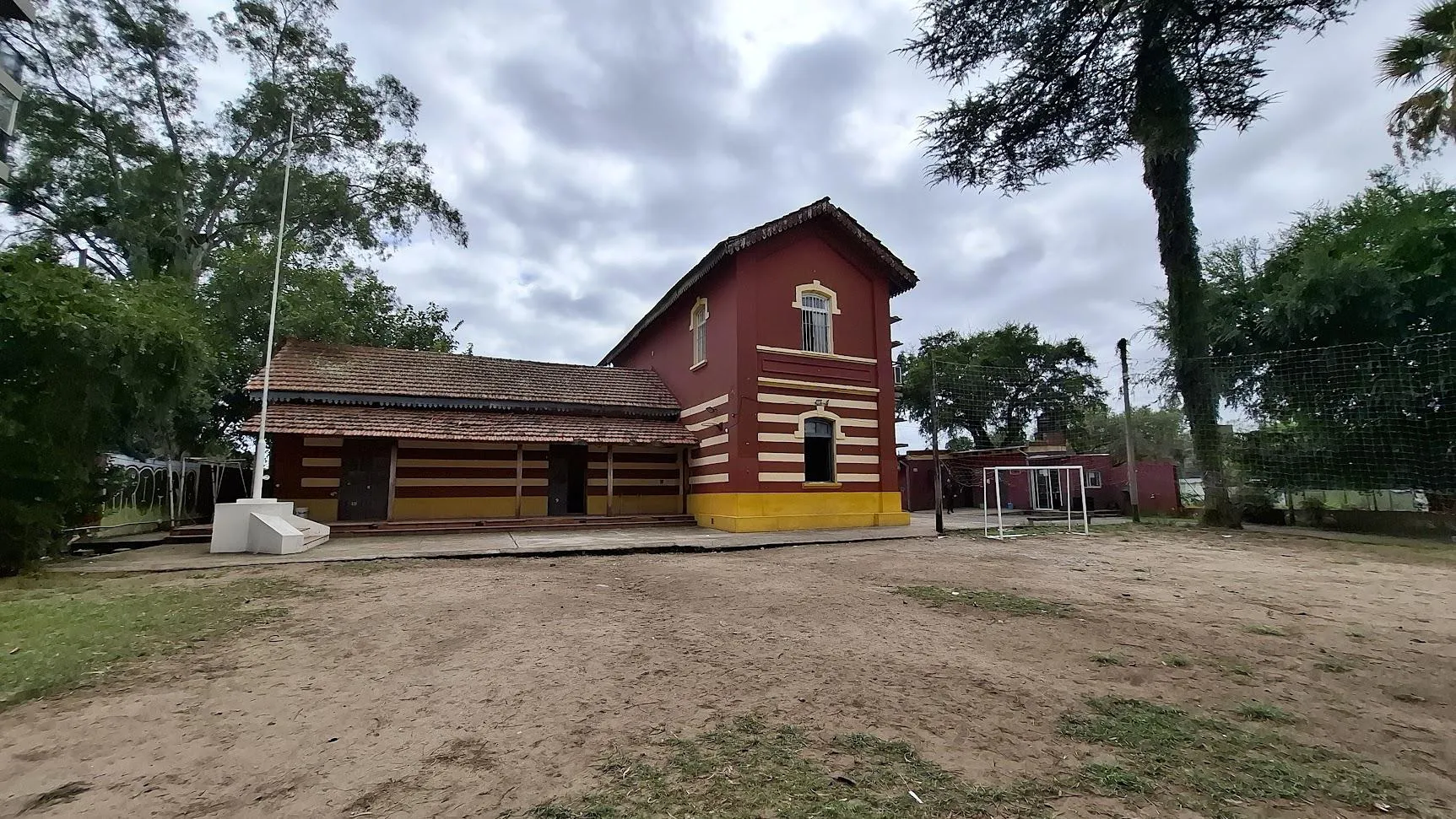 Gran Casona en Barrio Escobar - ¡Mucho Terreno! - Venta