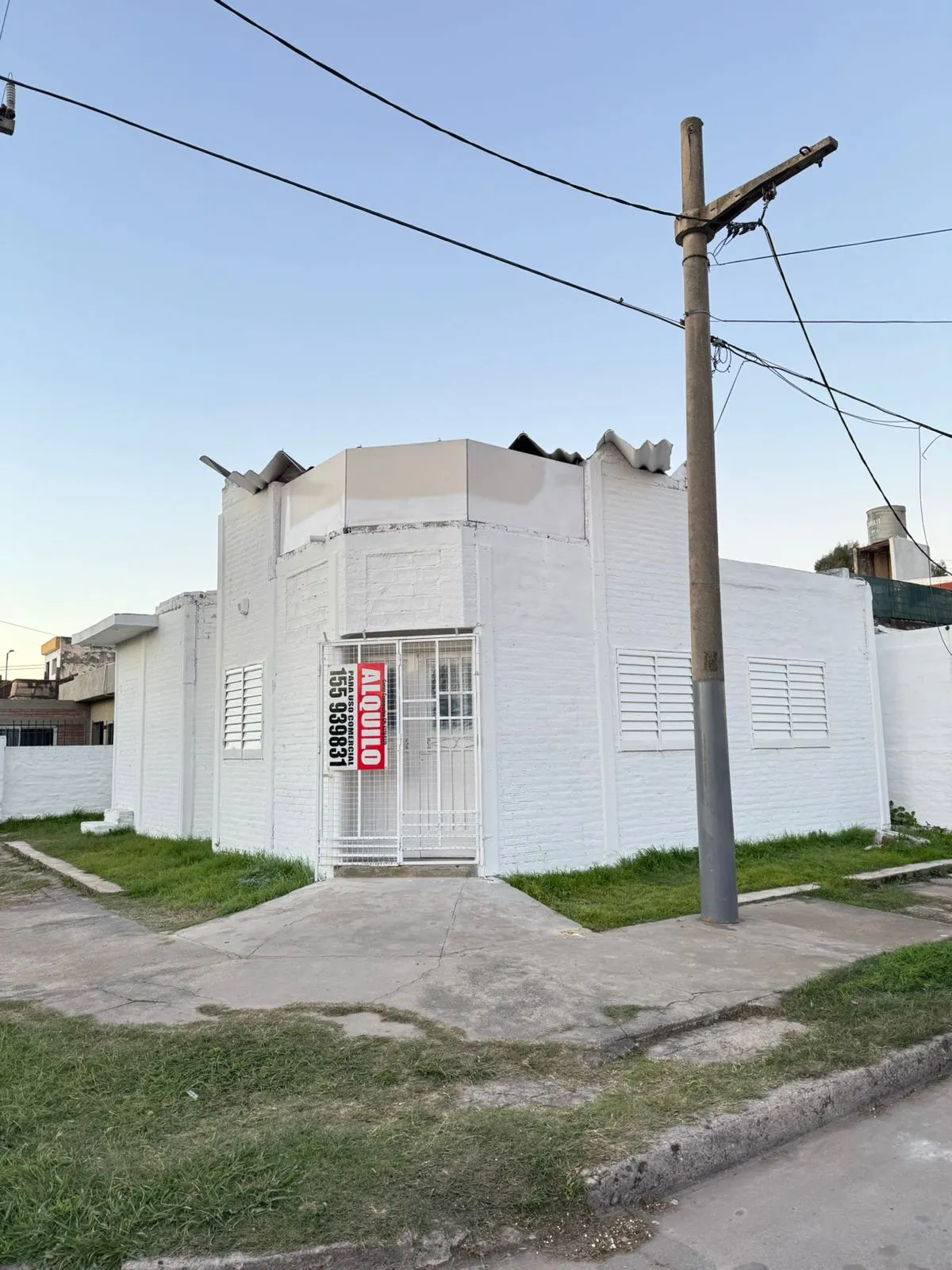 EXTRAORDINARIO LOCAL EN ALQ B° DEÁN FUNES