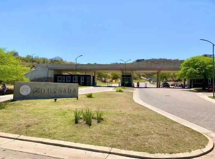 LA DESEADA - lote excelente vista y ubicación central!