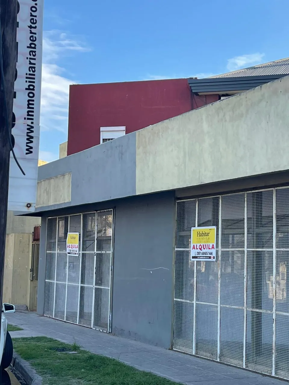 VENDEMOS  2 LOCALES JUNTOS  BARRIO LAS PALMAS