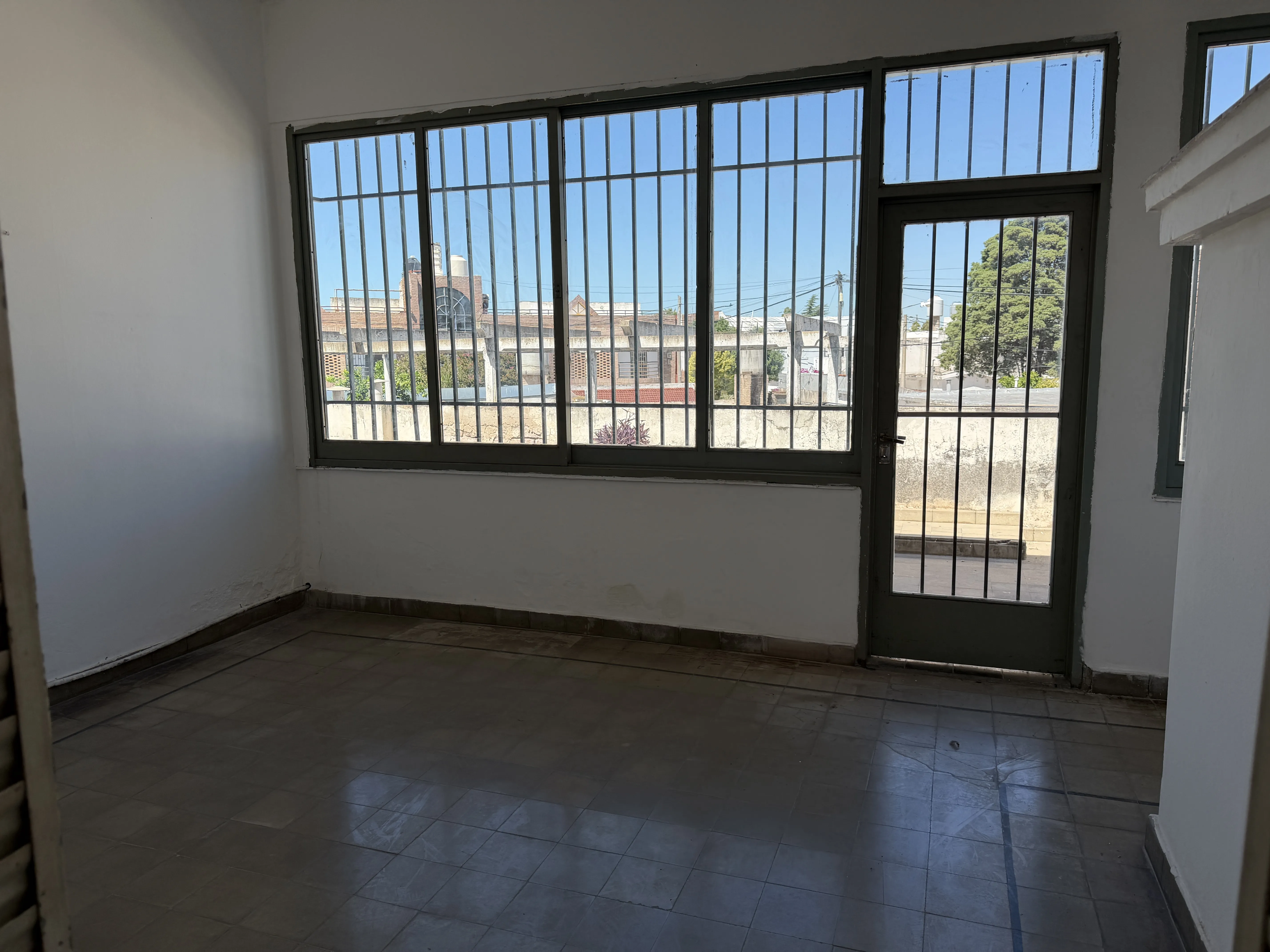 Excelente Propiedad- Apto Comercial