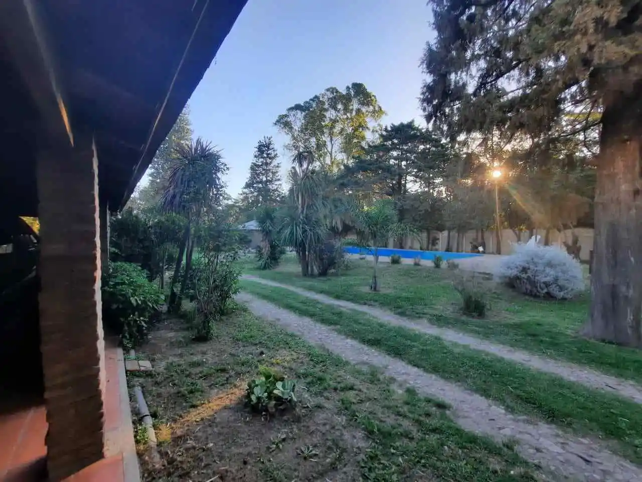 VENDO PROPIEDAD B°PARQUE LICEO: 3 CASAS+ DE 1 HECTAREAS +PISCINA+CANCHAS