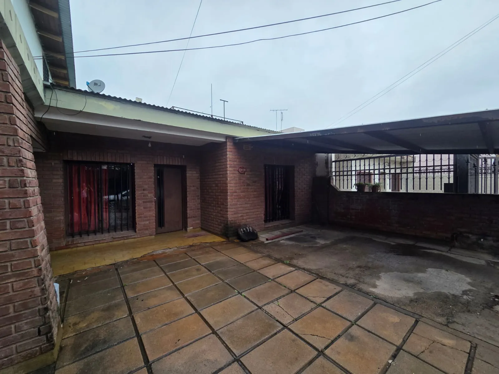 VILLA AZALAIS - FLORENCIA 2900 - TERRENO CON CUATRO UNIDADES EN VENTA