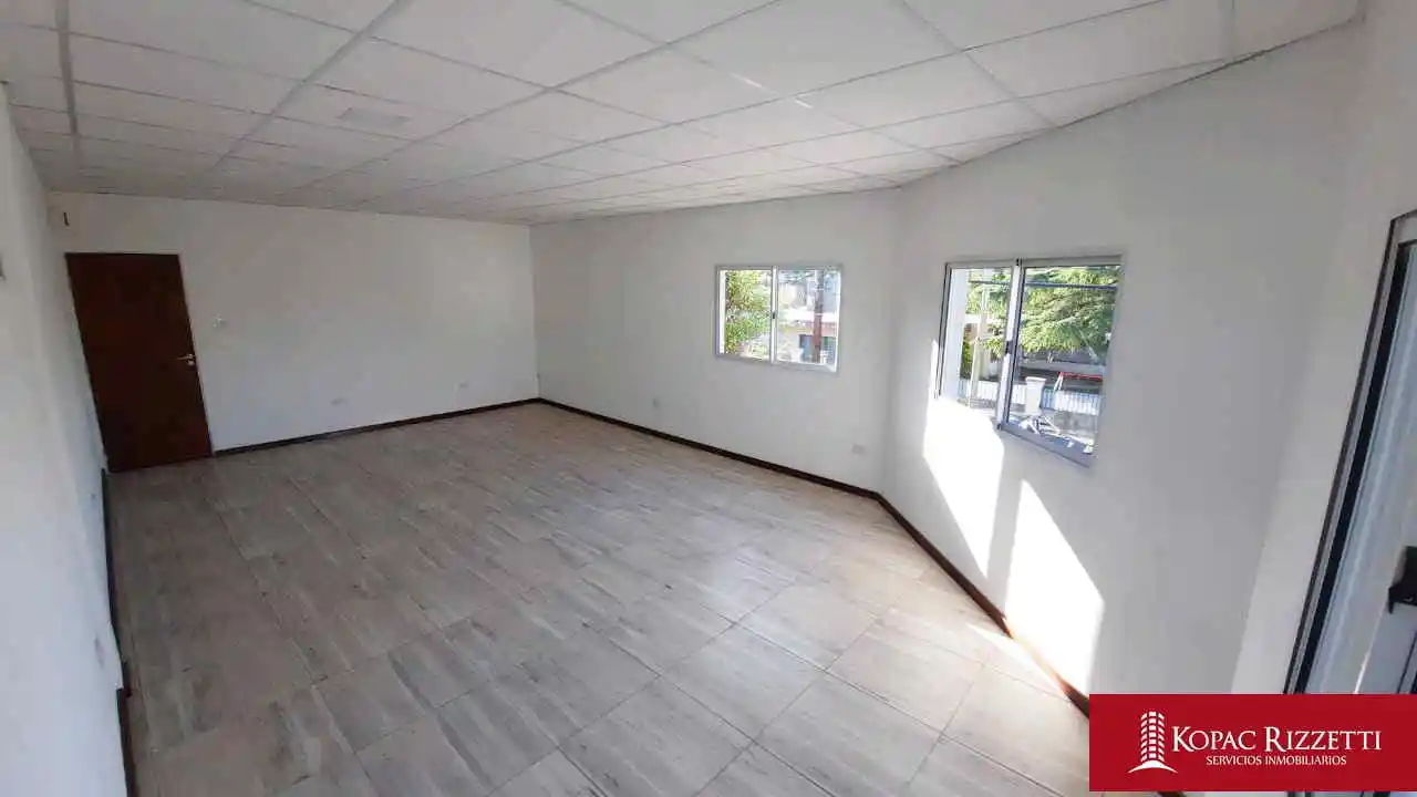 M. DE SOBREMONTE (T. DE IROBI ESQ T. DE PIMENTEL) - ALQUILER OFICINA 38 M2.