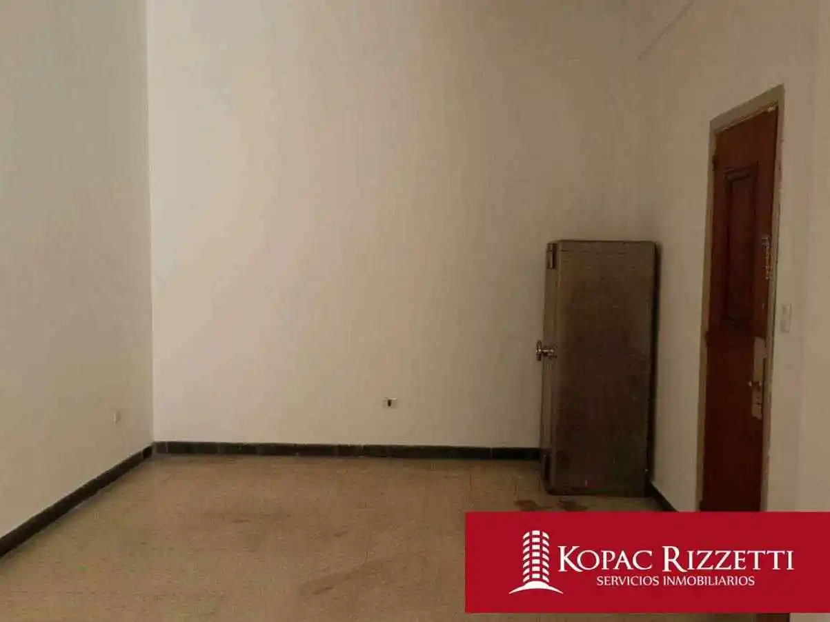 CENTRO - VENTA OFICINA 25 M2.