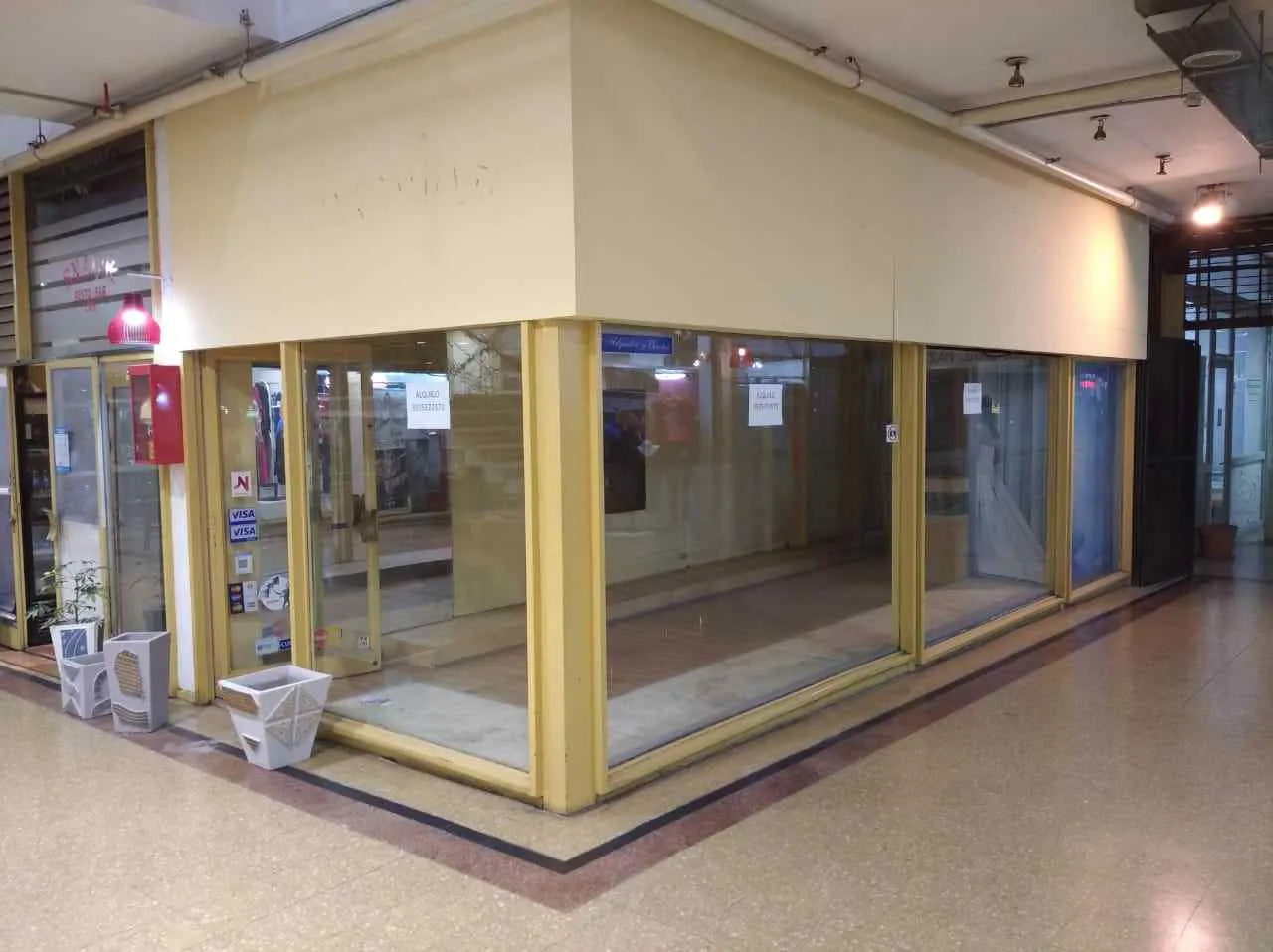 VENTA DE LOCAL ESQUINA EN GALERÍA MITRE CENTRO