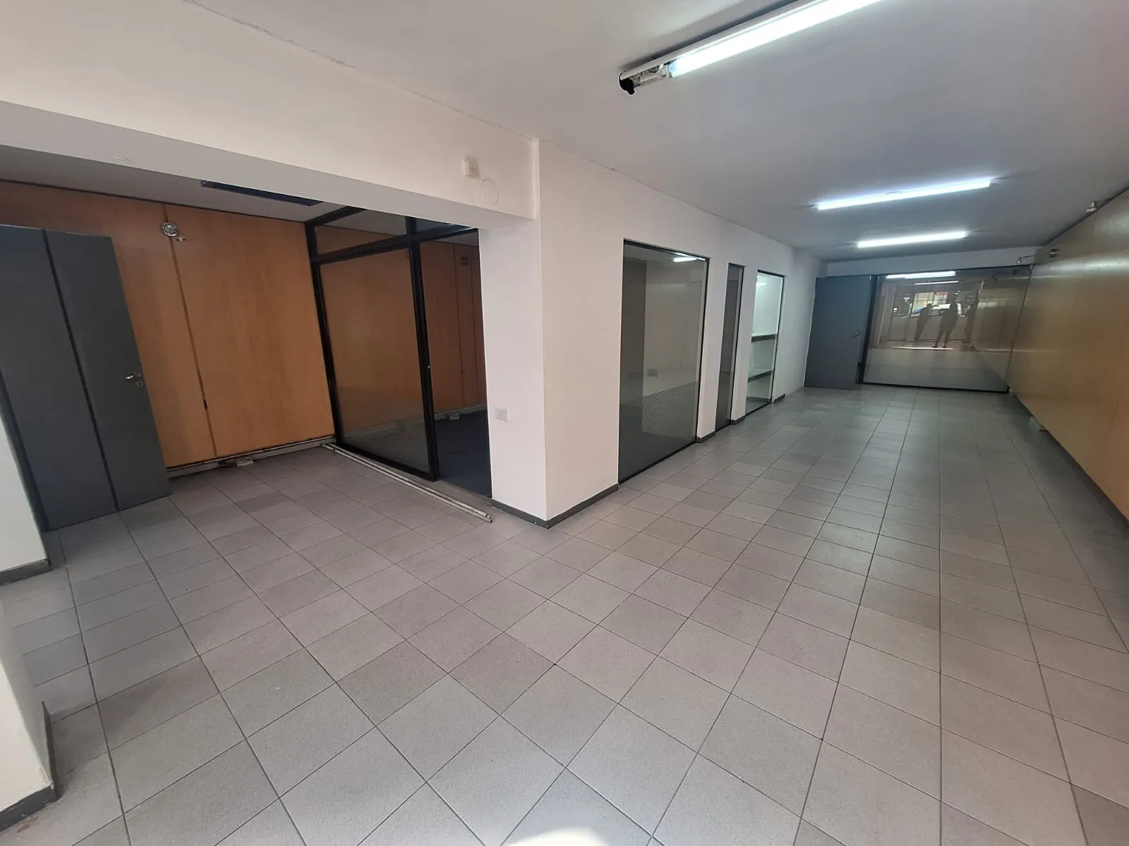 Venta de local comercial 2 plantas - Rivadavia al 100 B° Centro