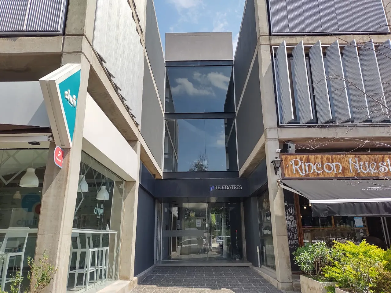 ¡Venta! Oficina en complejo Tejeda Tres - Con Cochera