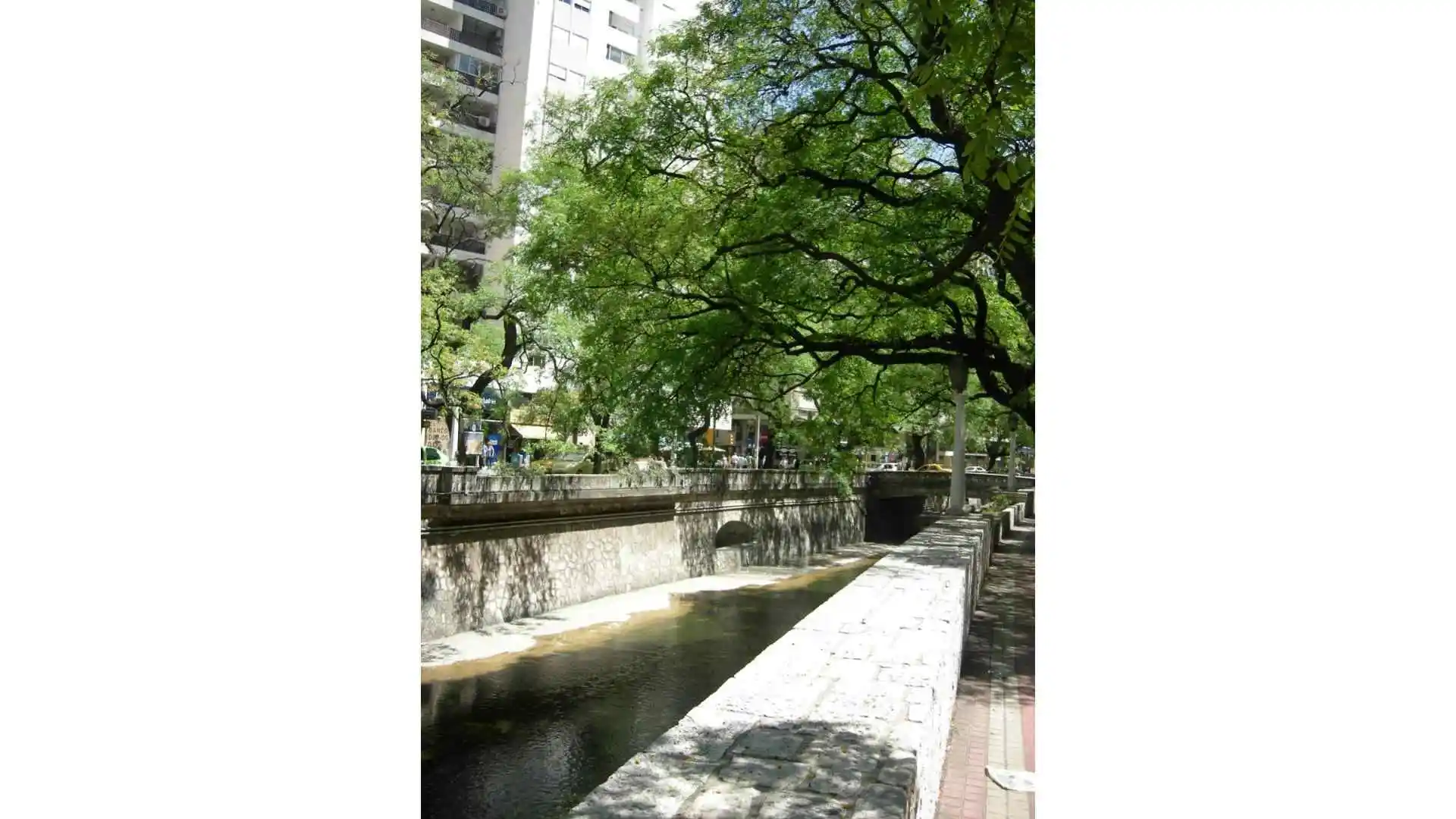 Centro COCHERA zona CAÑADA/ Tribunal I desde U$S11000