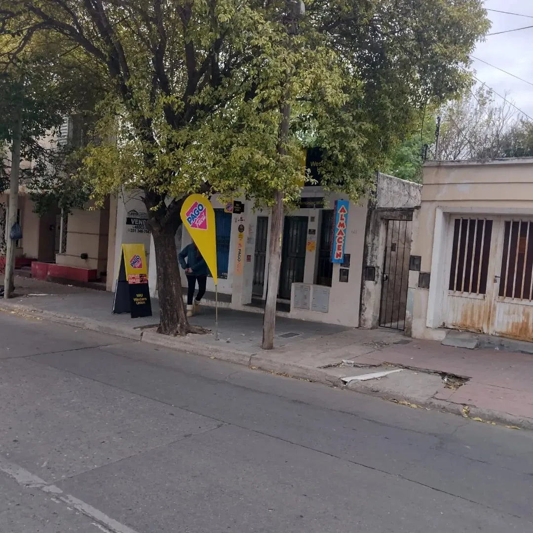 MAESTRO VIDAL 149 -  DOS LOCALES EN VENTA