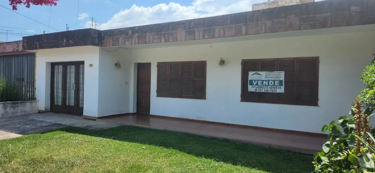 CASA DE 3 DORM EN VENTA EN PLENO CENTRO DE VILLA ALLENDE - GEMES 231