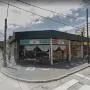 Venta local con espacio aereo sobre av Colon