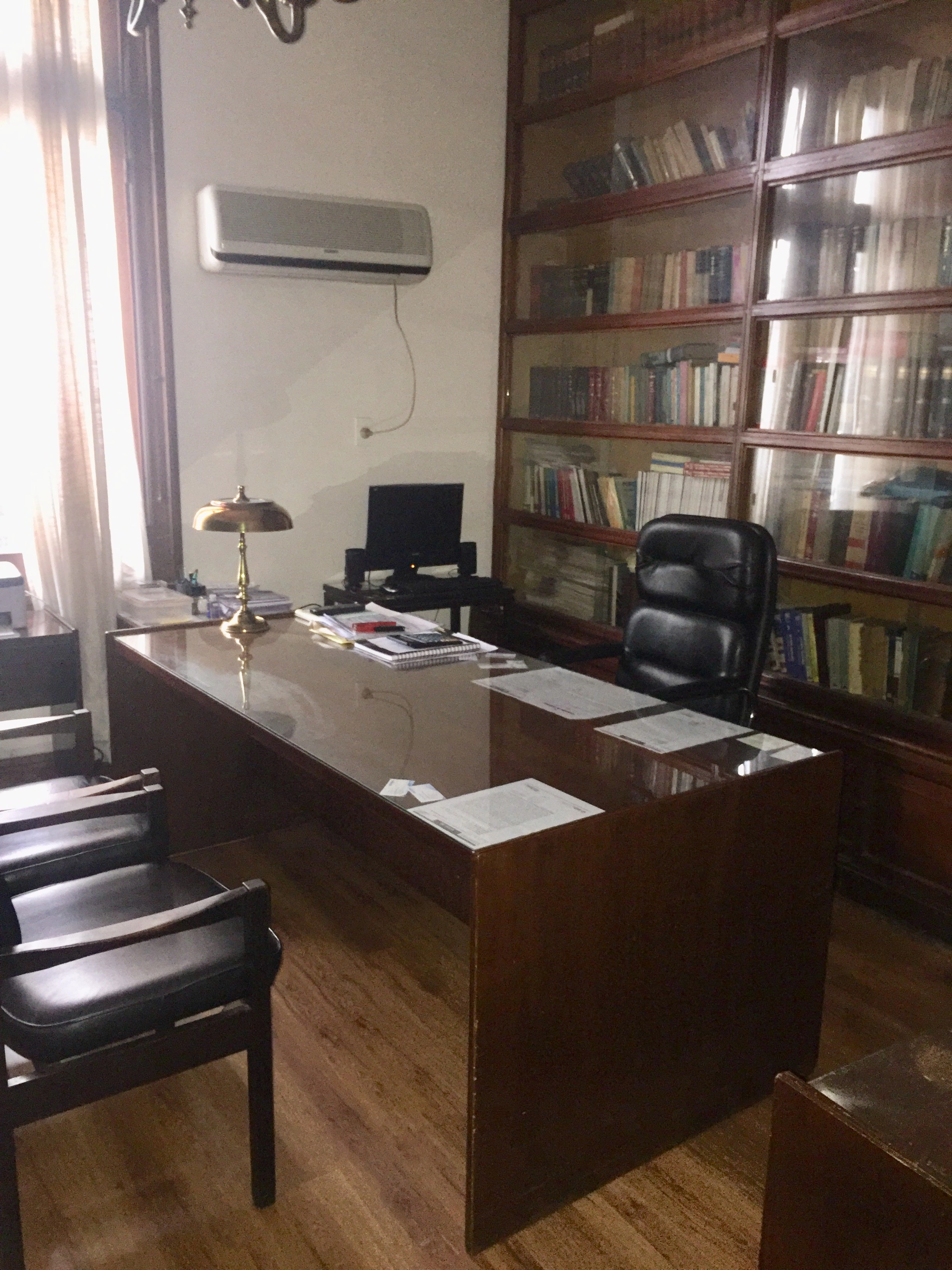 OFICINA CENTRICA DE 200 M2 EN EDIFICIO CLASICO,OPORTUNIDAD ,BAJO DE PRECIO