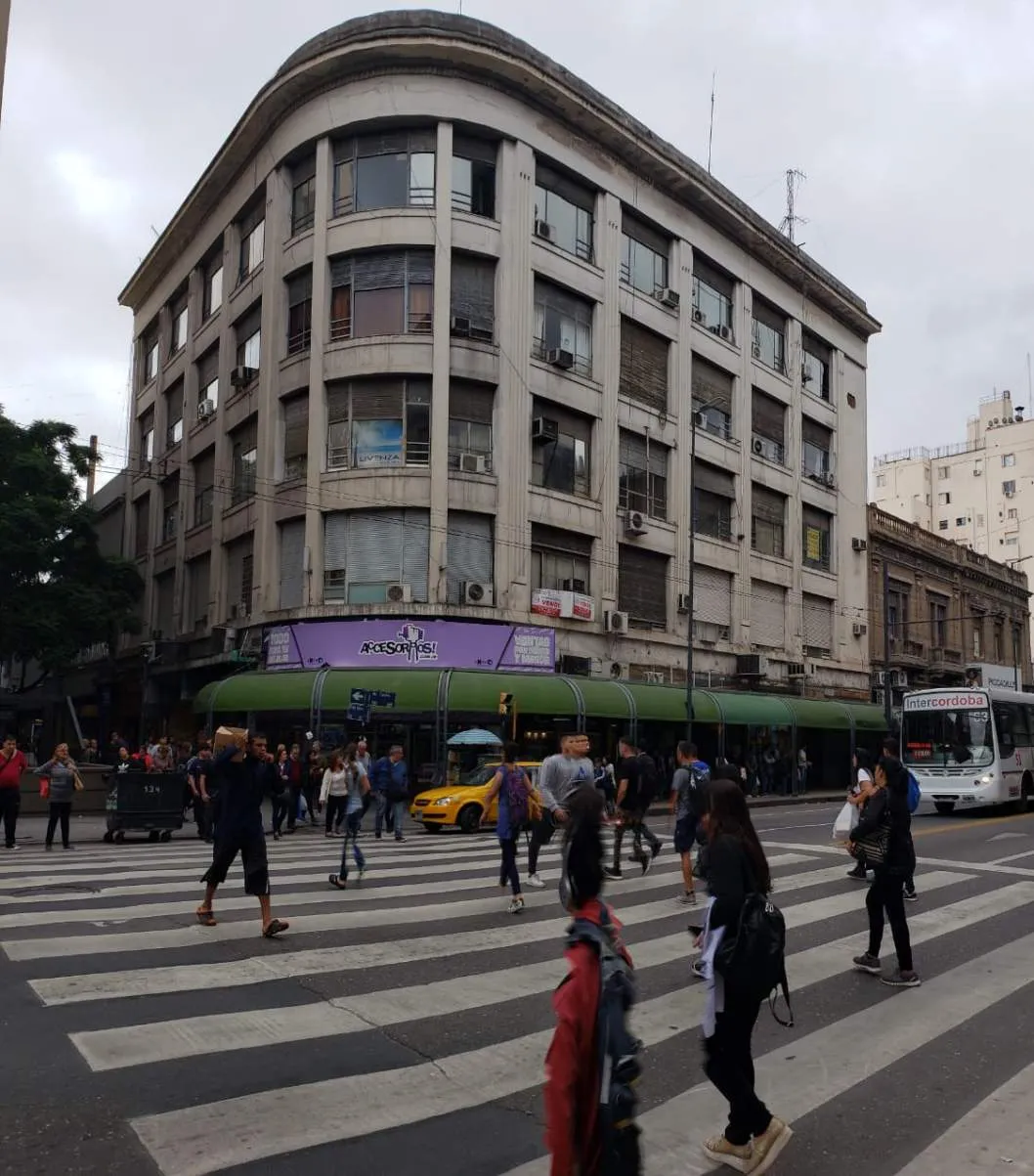 CENTRO PERMUTO OFICINA COLON Y SAN MARTIN c muebles x AUTO CAMIONETA MOTO