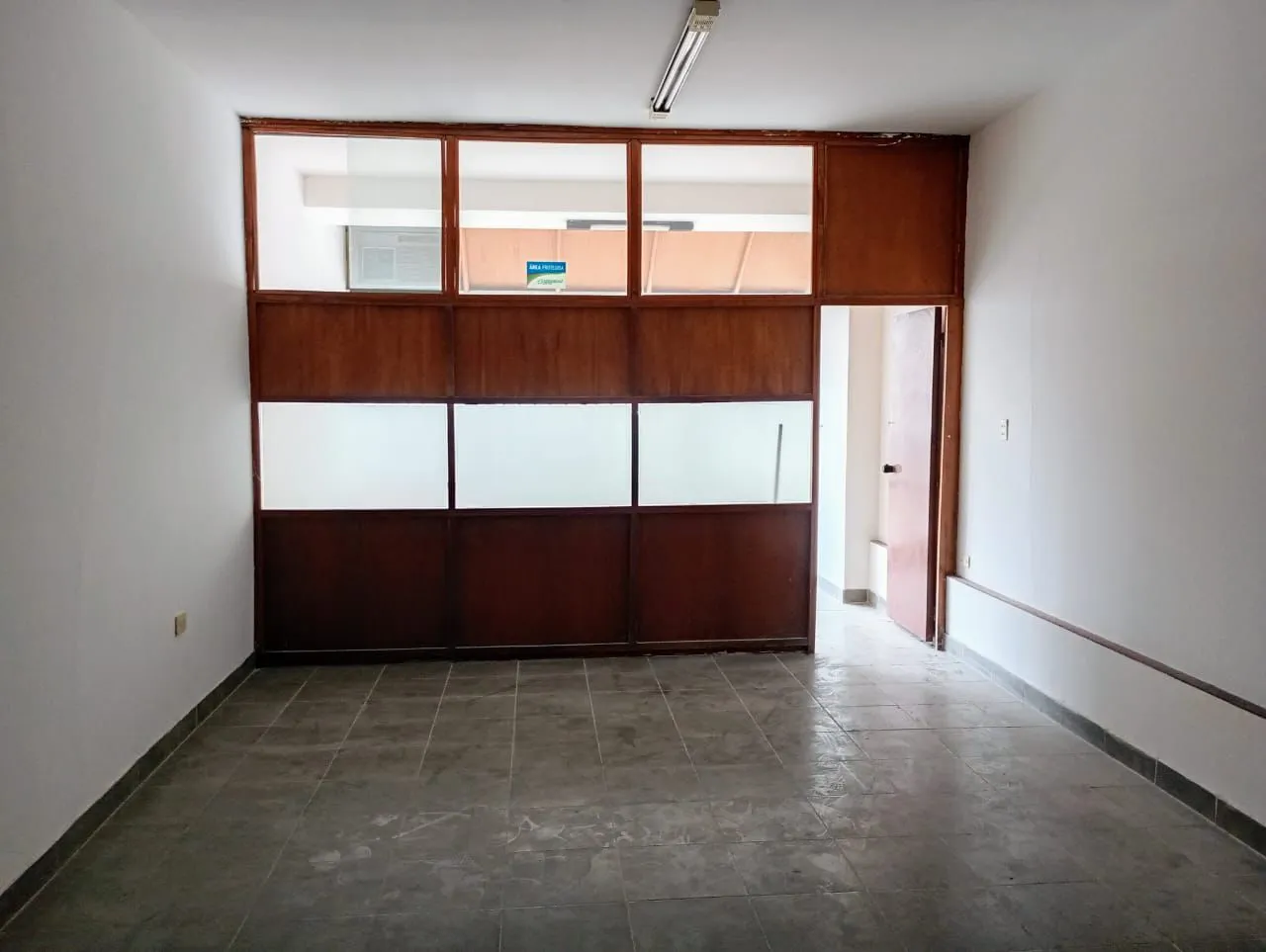 VENDEMOS OFICINA CON COCHERA Y TERRAZA  INCREIBLE UBICACION