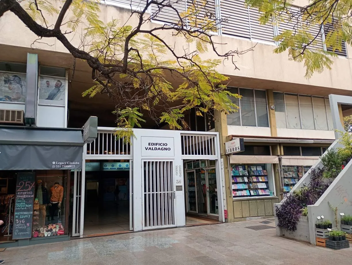 Oportunidad única  Vendemos oficina de 600 m en pleno centro peatonal de Córdoba