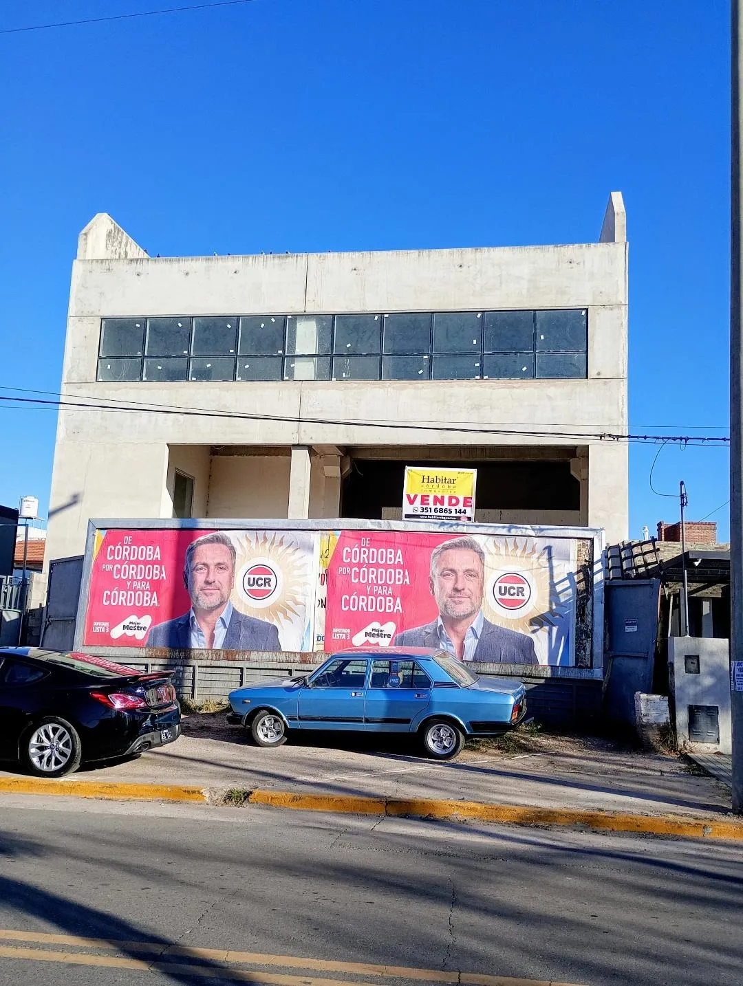 IMPORTANTE LOCAL 500M2  OFICINAS  DEPARTAMENTO - SOBRE AVENIDA COMERCIAL ZCERRO
