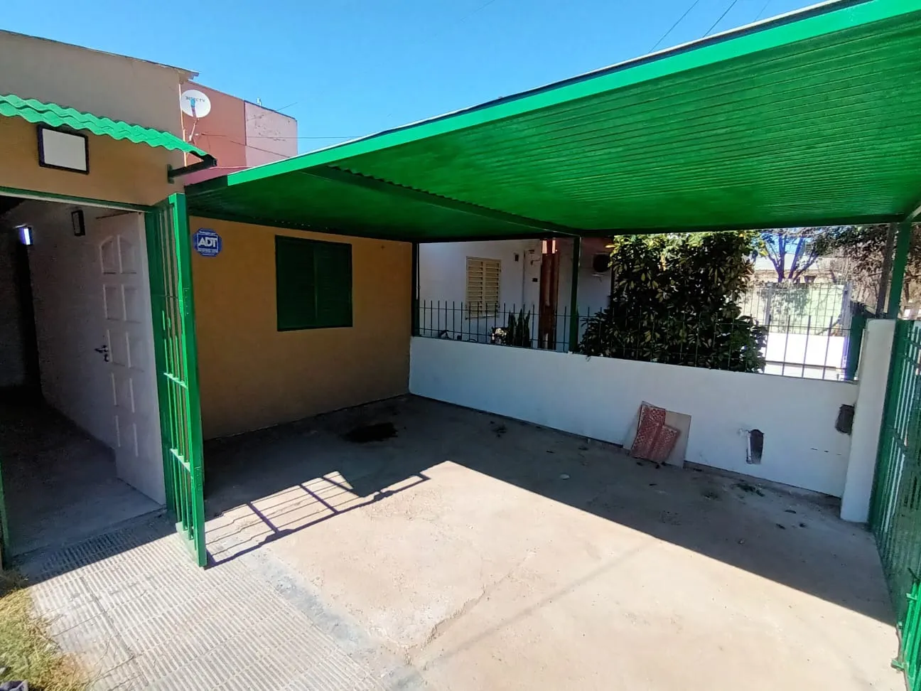 Las Palmas, Una planta  , escritura ,cochera y Patio !