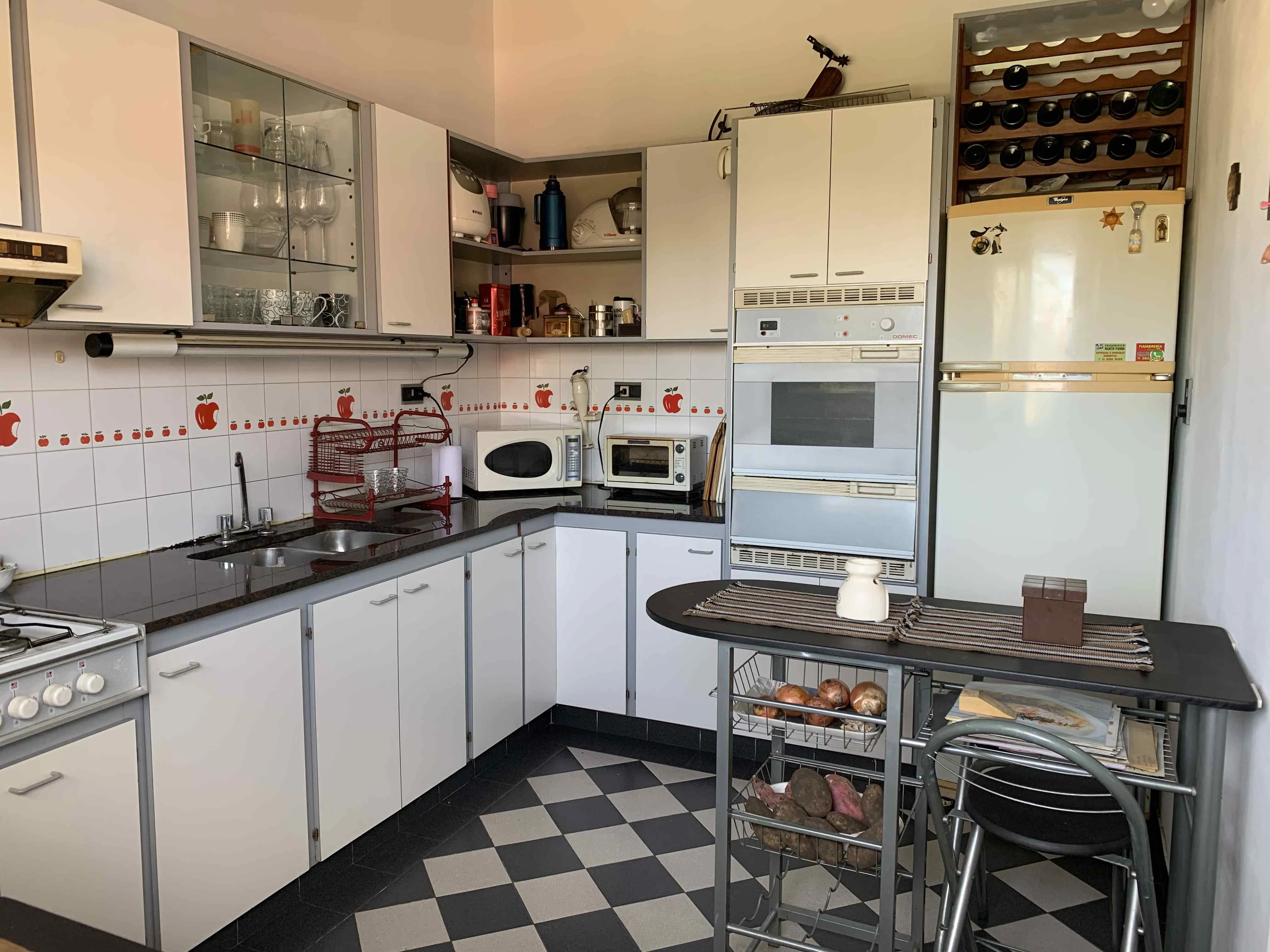 Departamento al Frente en Venta con Balcón, Patio-Terraza y Garaje – Caseros
