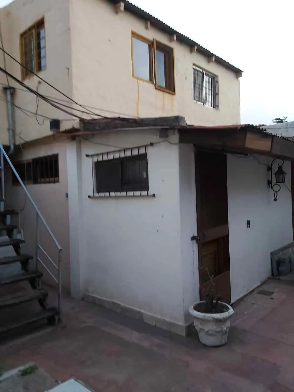 Venta 2 Departamentos en Caseros con Patio – Ideal Alquiler