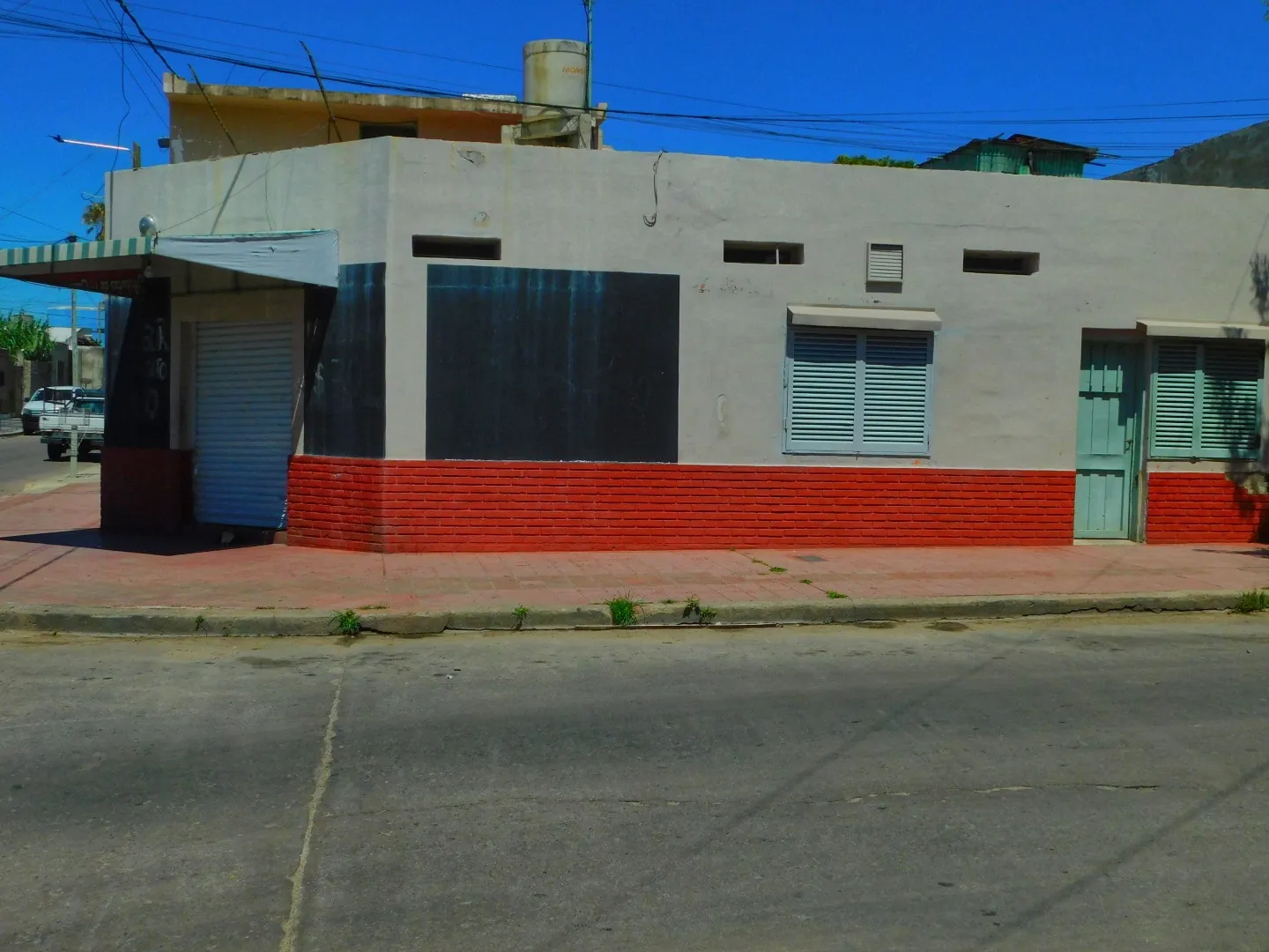 VENDO TRES LOCALES EN BELLA VISTA