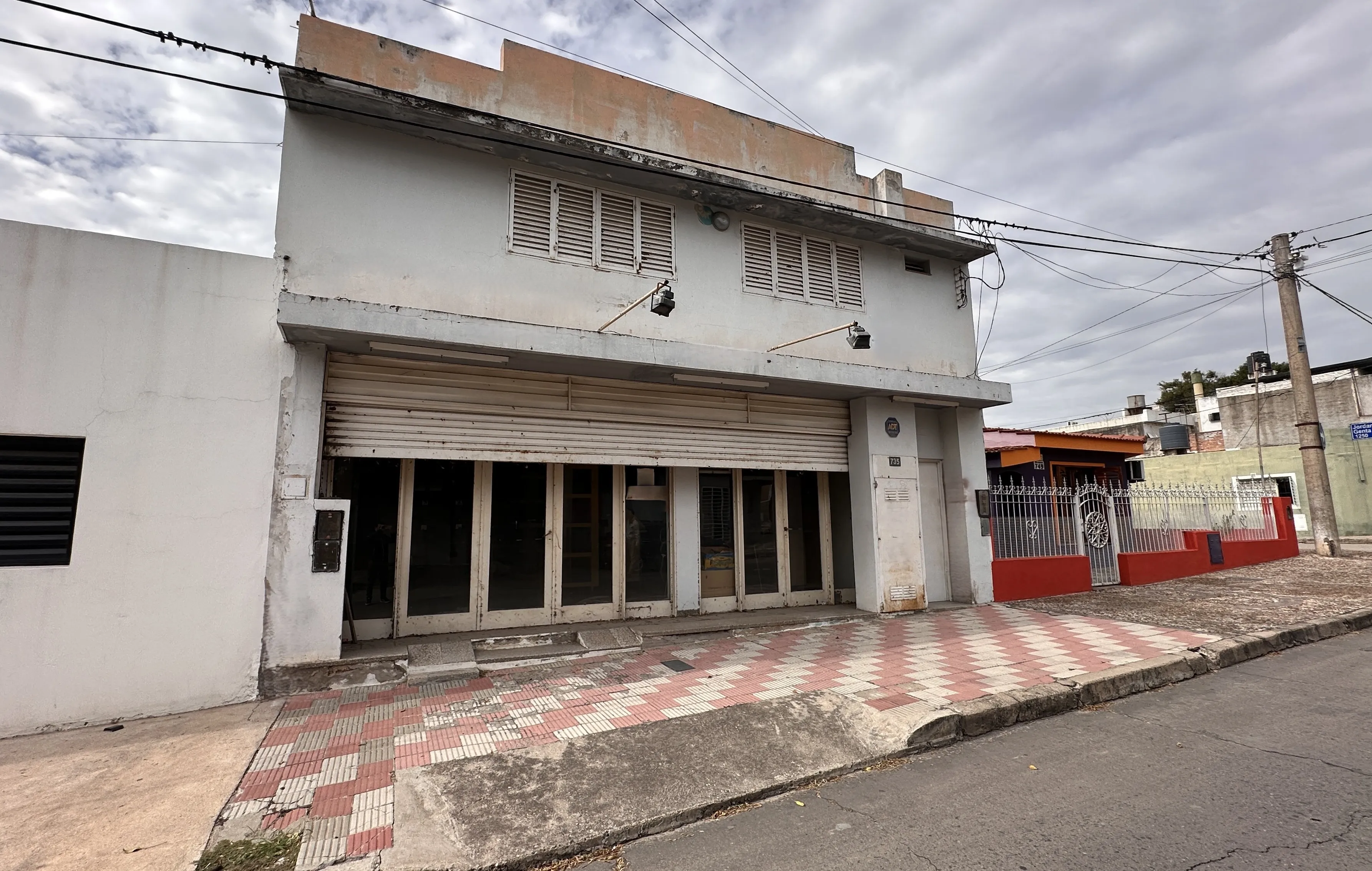 VENTA LOCAL COMERCIAL CON DEPOSITO MAS 2 DEPTOS EN BARRIO OBSERVATORIO