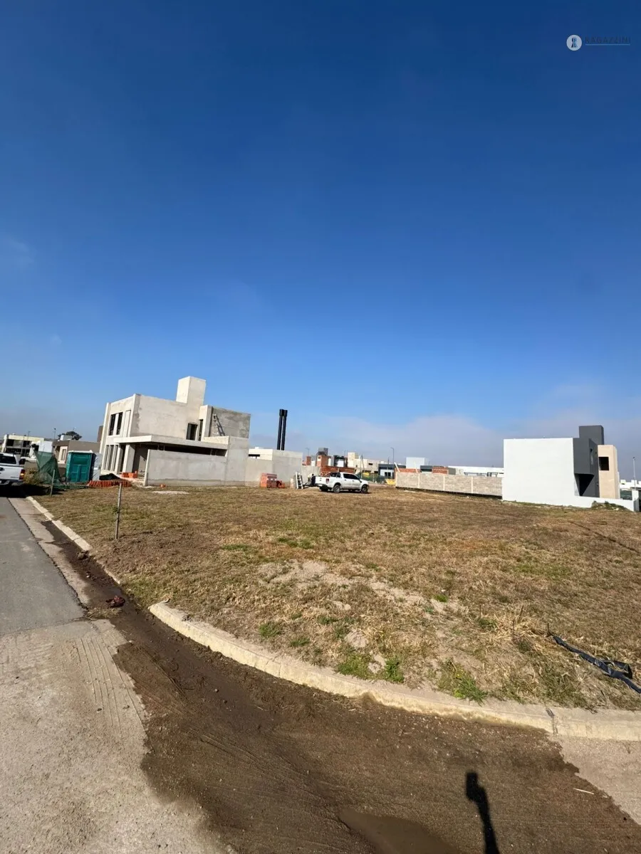 VENTA LOTE APTO DUPLEX EN BRISAS DE MANANTIALES