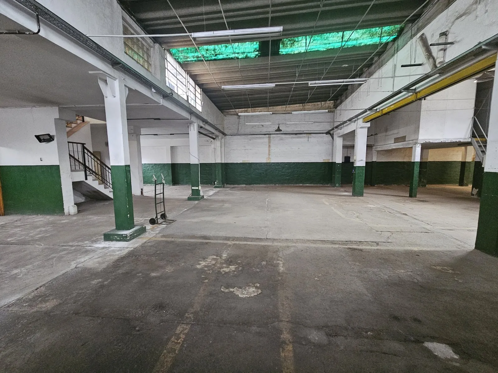 Inmueble Con Talleres Y Oficinas