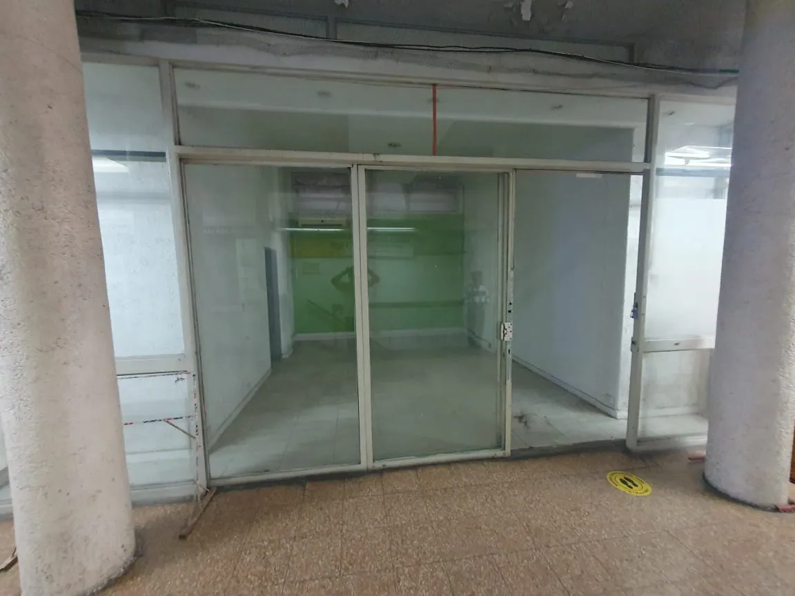 B° CENTRO. GRAL. PAZ 30. LOCAL COMERCIAL. EN GALERIA MITRE. SARRACINI