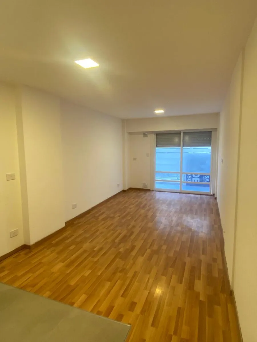 VENTA MONOAMBIENTE CON BALCÓN AL FRENTE- ZONA RÍO