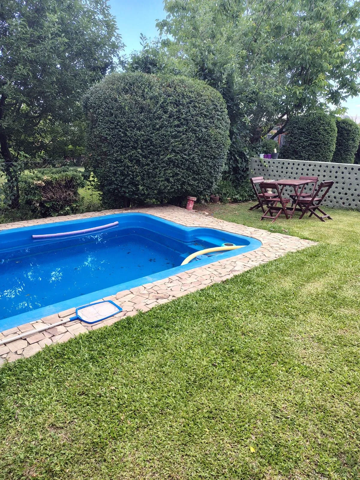 Casa con pileta y quincho/depto — terreno 20 x 36