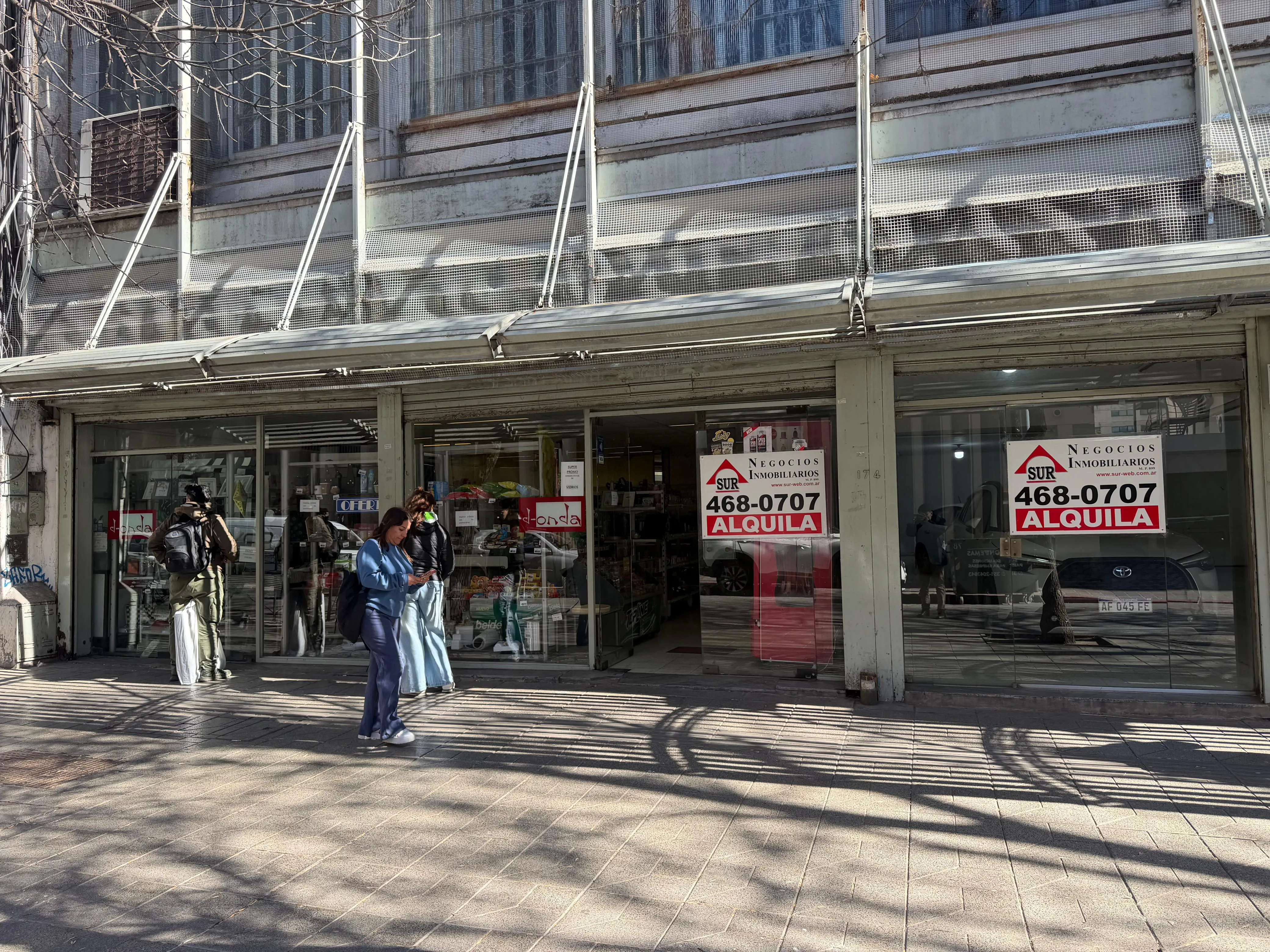 OPORTUNIDAD LOCAL COMERCIAL CON MUCHO MOVIMIENTO PEATONAL
