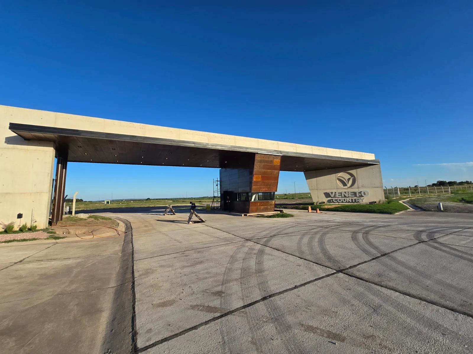 SE VENDE LOTE EN BARRIO PRIVADO A MIN DE CBA CAPITAL