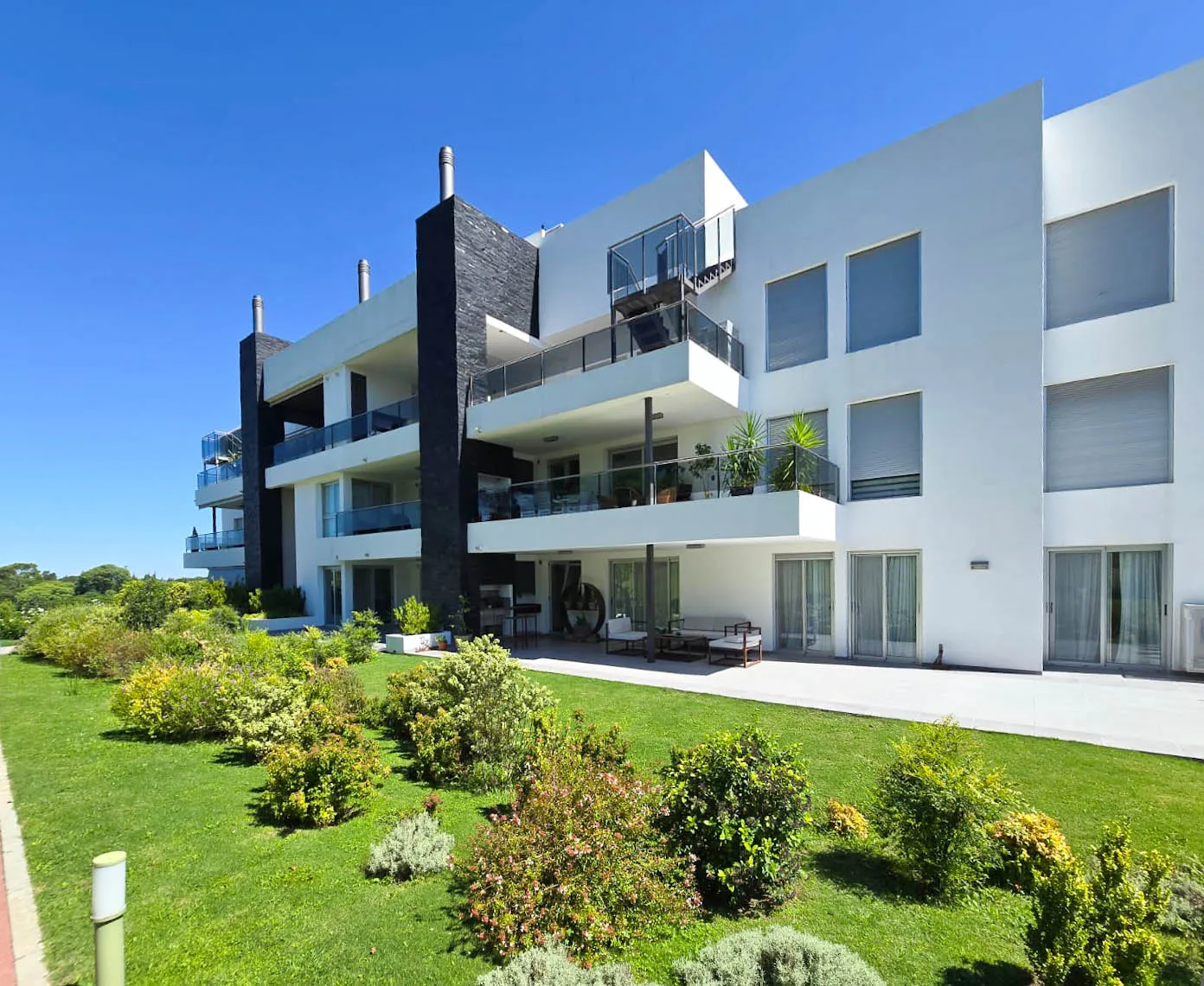 Exclusivo Departamento En Complejo Cerrado
