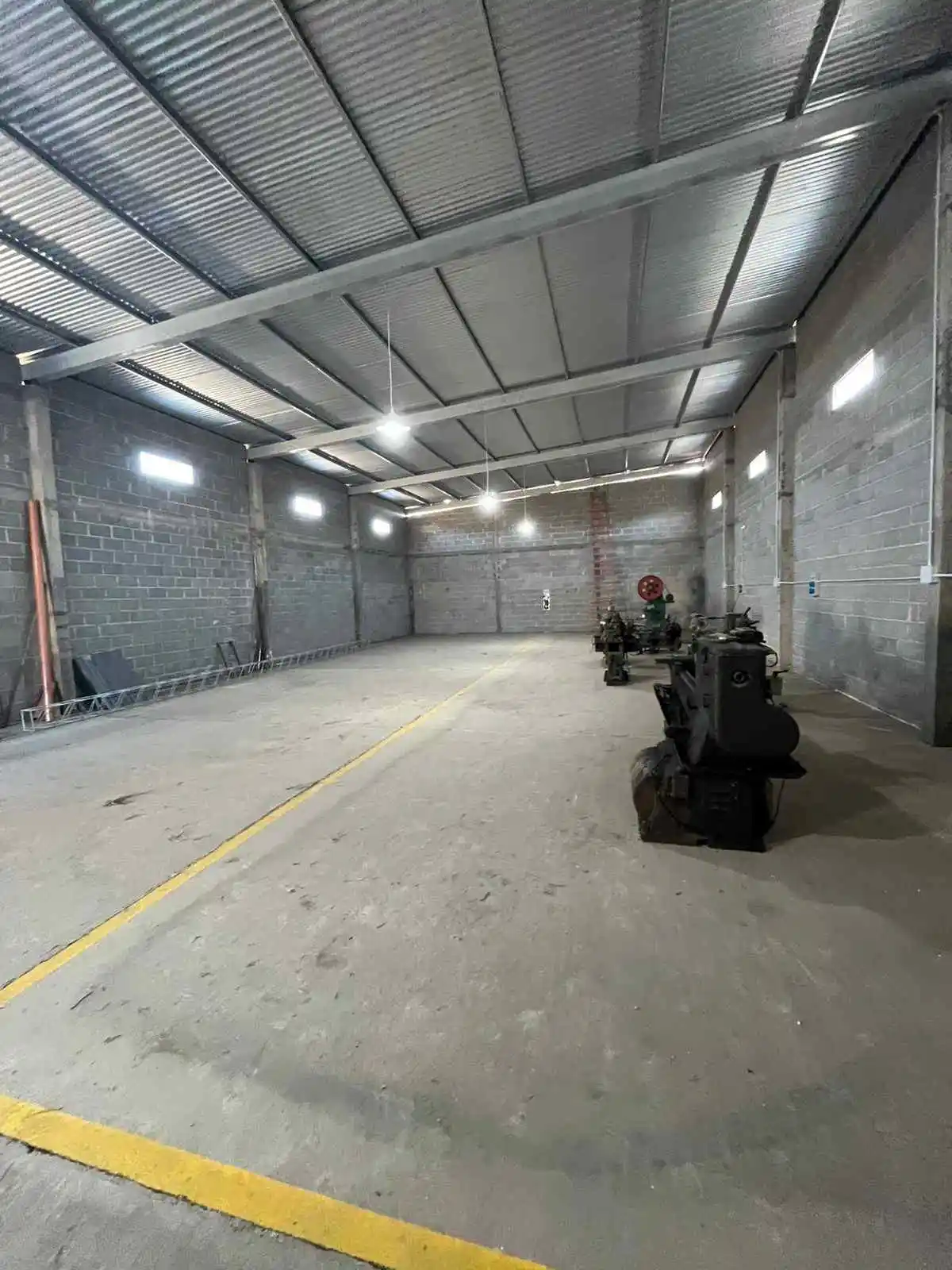 Galpón en alquiler - 200 m2 - AVENIDA JAPON - a metros de circunvalación