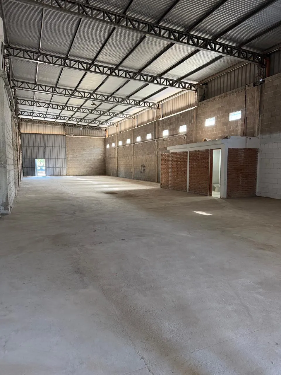 GALPON EN ALQUILER - 350 M2 - AV. JAPON - a metros de circunvalación