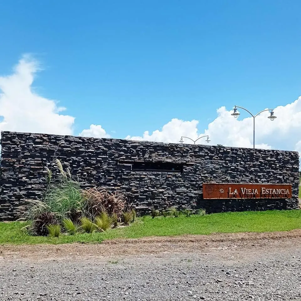 Tu oportunidad de invertir en La Vieja Estancia, Lotes con servicios y escritura