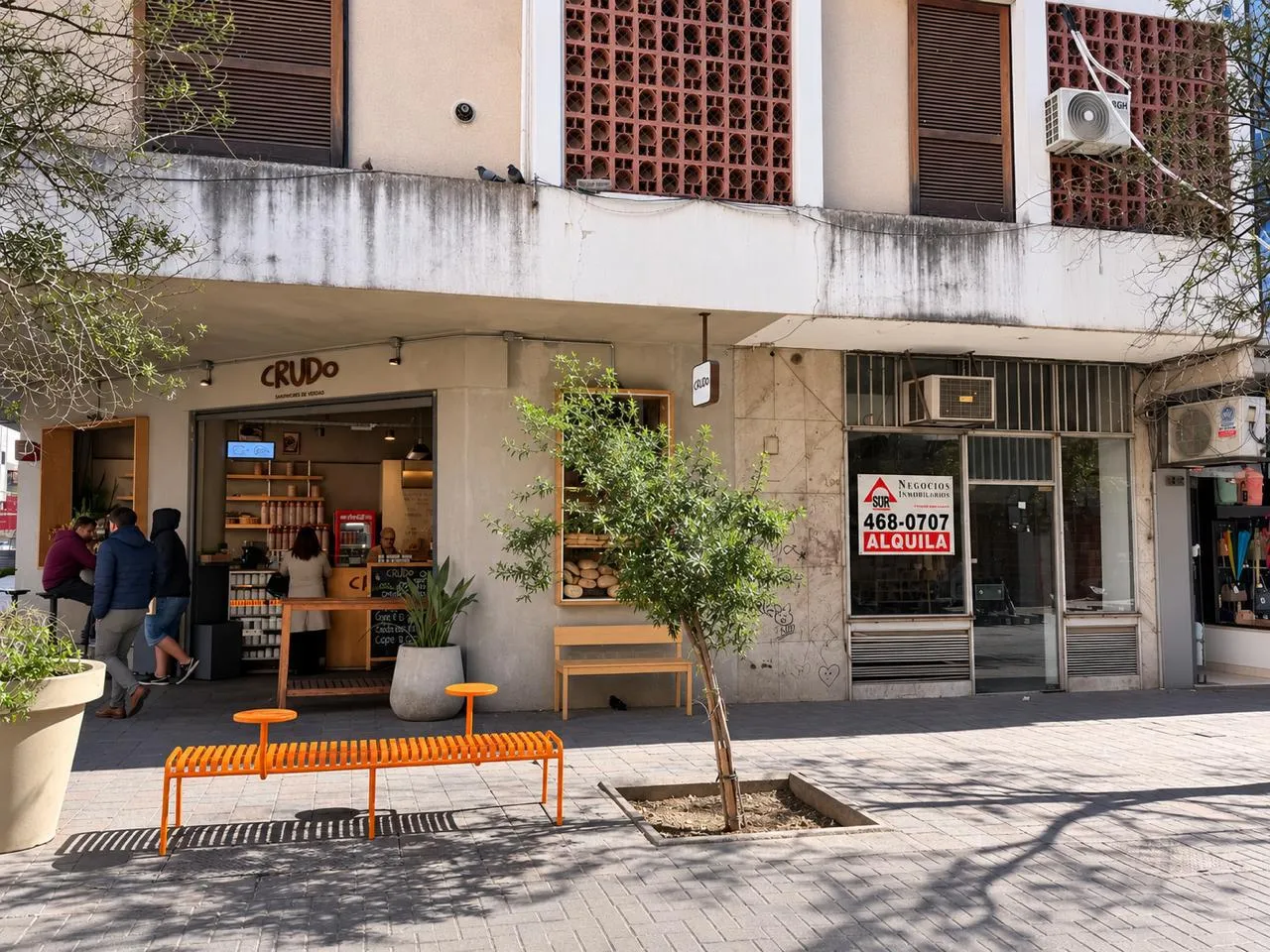 OPORTUNIDAD LOCAL COMERCIAL EN EXCELENTE ZONA CON MUCHO MOVIMIENTO.